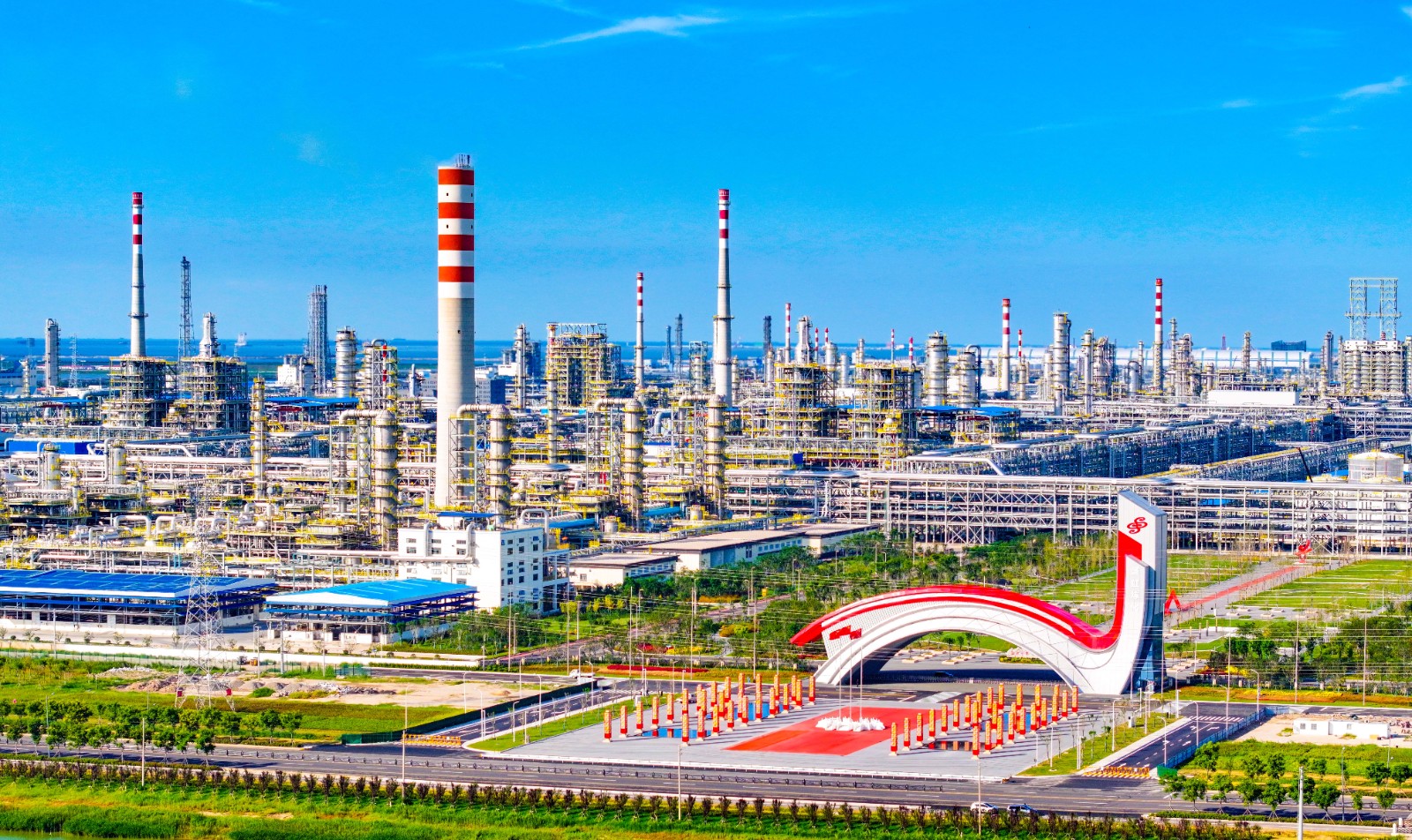 1746771199848519.jpg 炼化大景.jpg